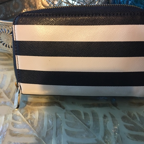 Wallet/wristlet - Picture 6 of 8